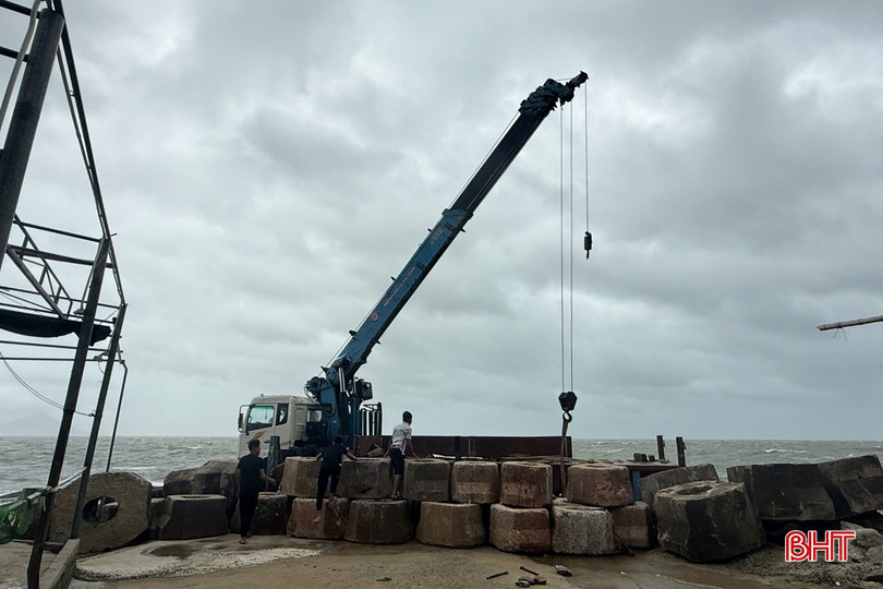 Một số hộ phải thuê cần cẩu để thiết lập vùng chắn sóng bqbht_br_05c23fe3012a8b74d23b.jpg