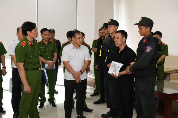 Thứ trưởng Nguyễn Văn Long trực tiếp đấu tranh với đối tượng Chu Anh Tuấn trong đường dây ma túy xuyên quốc gia.