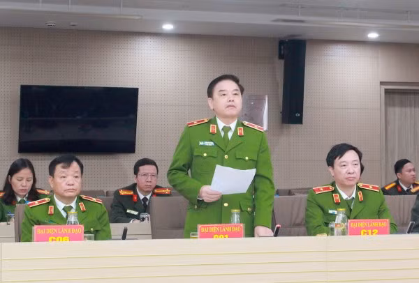 Thiếu tướng Trần Quốc Toản trả lời câu hỏi tại họp báo.