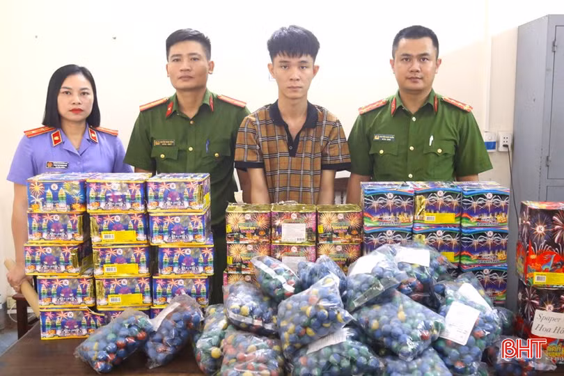 Ngày 24/9/2024, Cơ quan CSĐT Công an huyện Can Lộc đã ra quyết định khởi tố bị can đối với Lê Văn Tuấn về tội buôn bán hàng cấm (pháo).