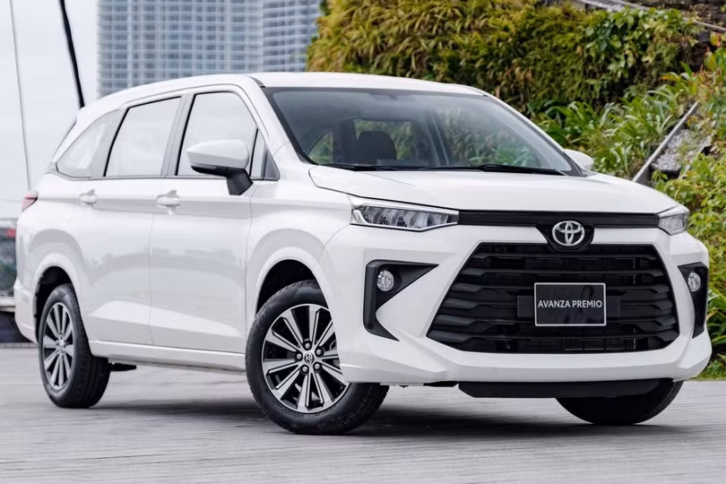 Khách hàng mua Avanza Premio và Veloz Cross được hưởng đồng thời 3 chương trình khuyến mại.