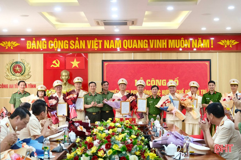 bqbht_br_lanh-dao-cong-an-tinh-trao-cac-quyet-dinh-nghi-cong-tac-huong-che-do-huu-tri.jpg