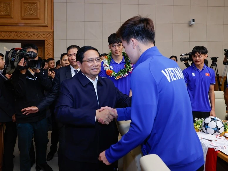 Thủ tướng Phạm Minh Chính đã trực tiếp đến xem đội tuyển Việt Nam thi đấu trận bán kết lượt về và trận chung kết lượt đi AFF Cup 2024 trên sân vận động Việt Trì - Ảnh: VGP/Nhật Bắc