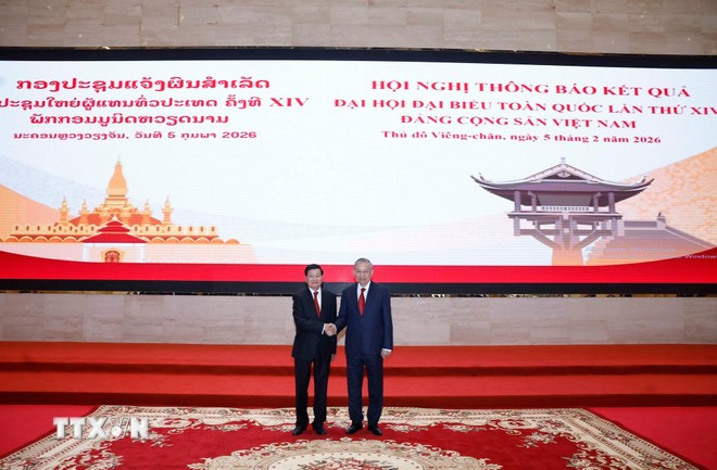 Tổng Bí thư Tô Lâm và Tổng Bí thư, Chủ tịch nước Lào Thongloun Sisoulith chủ trì Hội nghị thông báo kết quả Đại hội đại biểu toàn quốc lần thứ XIV Đảng của Cộng sản Việt Nam. (Ảnh: Thống Nhất/TTXVN)