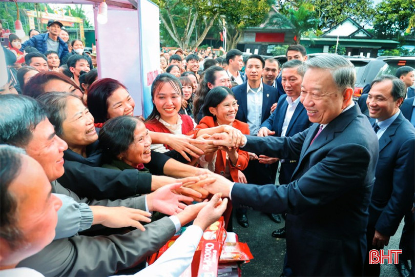 Tổng Bí thư Tô Lâm gặp gỡ, trò chuyện cùng bà con nhân dân huyện Hương Sơn (ngày 29/12/2024). bqbht_br_screenshot-2025-01-28-at-21-14-44-bao-ha-tinh-ngay-1-1-2025-bao-ha-tinh-tin-tuc-ha-tinh-moi-nhat-tin-nhanh-ha-tinh-24h.jpg