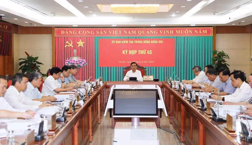 Đồng chí Trần Cẩm Tú, Ủy viên Bộ Chính trị, Bí thư Trung ương Đảng, Chủ nhiệm Ủy ban Kiểm tra Trung ương chủ trì Kỳ họp. Ảnh: UBKTTW.