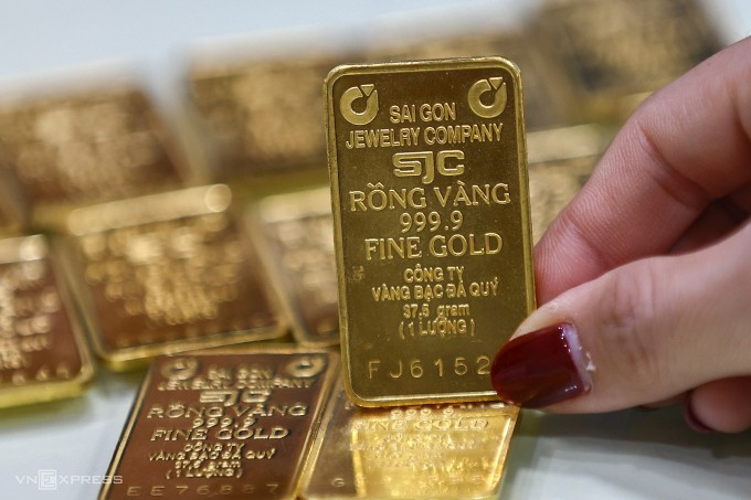 Vàng miếng tại trụ sở SJC ở quận 3, tháng 3/2025. Ảnh: Quỳnh Trần Vàng miếng tại trụ sở SJC ở quận 3, tháng 3/2025. Ảnh: Quỳnh Trần