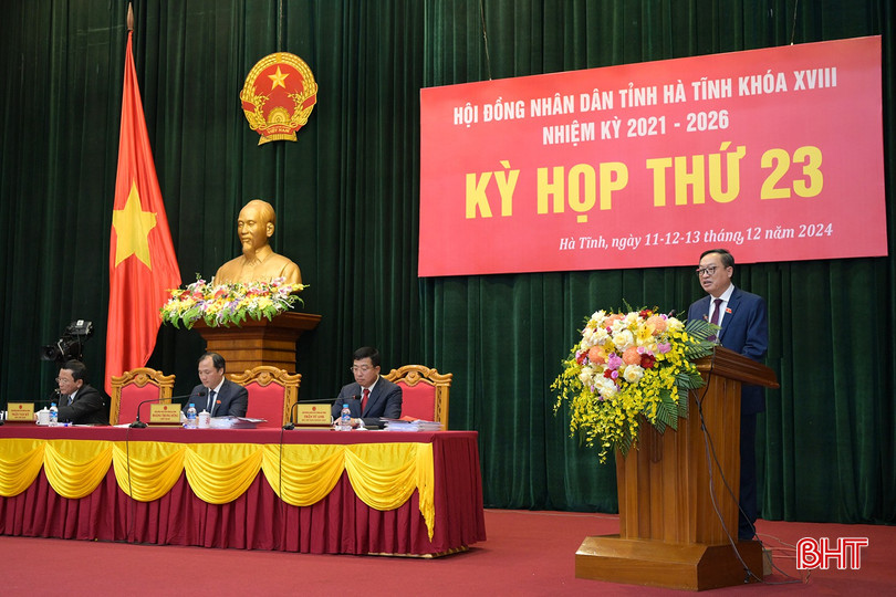 Đại biểu Đặng Trần Phong - Bí thư Huyện ủy Nghi Xuân phát biểu thảo luận. bqbht_br_phong.jpg
