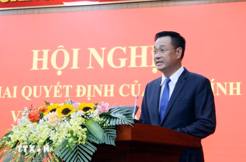Đồng chí Lê Ngọc Quang, Bí thư Tỉnh ủy Quảng Bình, phát biểu nhận nhiệm vụ. (Ảnh: Tá Chuyên/TTXVN)