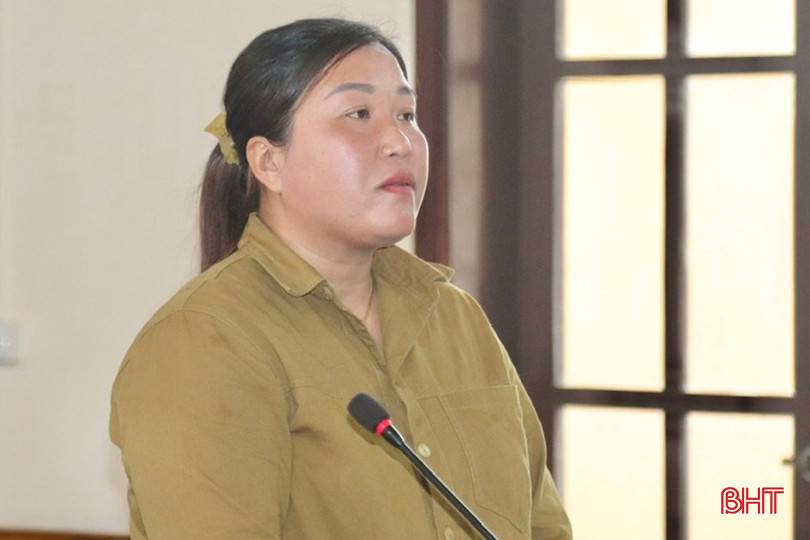 Bị cáo Nguyễn Thị Hằng hối hận tại toà. bqbht_br_111.jpg