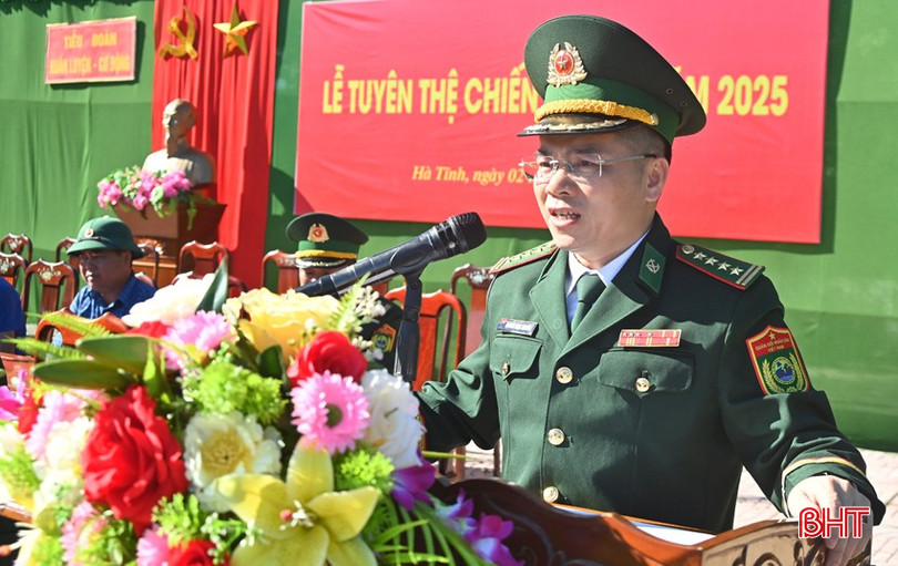 Đại tá Nguyễn Ngọc Nguyên giao nhiệm vụ cho các chiến sỹ mới. bqbht_br_anh-4.jpg