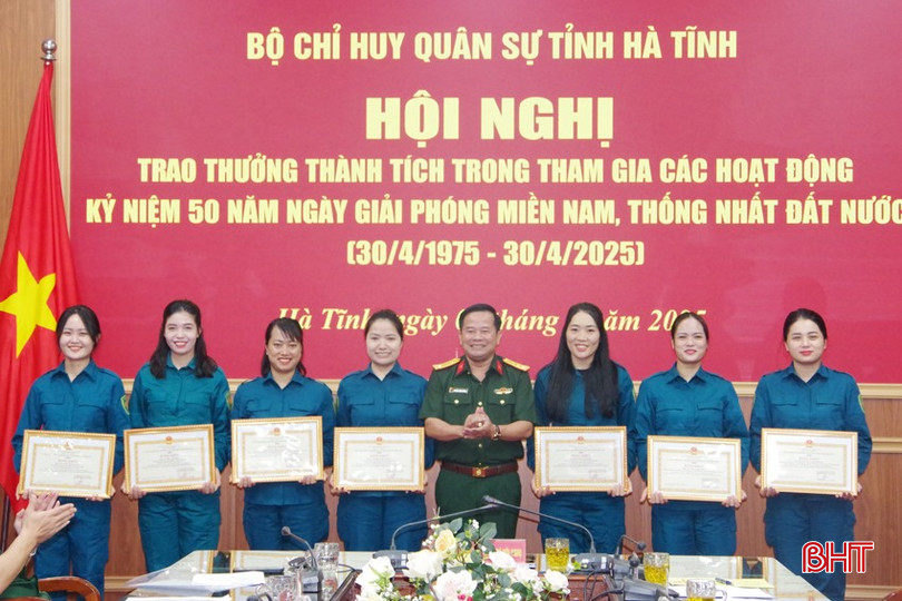 Trao bằng khen của Tổng Tham mưu trưởng Quân đội Nhân dân Việt Nam cho 7 đồng chí có thành tích xuất sắc trong tham gia các hoạt động kỷ niệm 50 năm Ngày Giải phóng miền Nam, thống nhất đất nước (30/4/1975 – 30/4/2025). bqbht_br_7.jpg