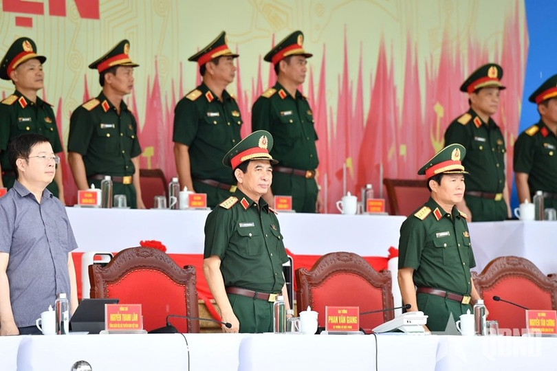 Đại tướng Phan Văn Giang, Đại tướng Nguyễn Tân Cương cùng các đại biểu tại buổi kiểm tra tổng hợp luyện. Đại tướng Phan Văn Giang, Đại tướng Nguyễn Tân Cương cùng các đại biểu tại buổi kiểm tra tổng hợp luyện.