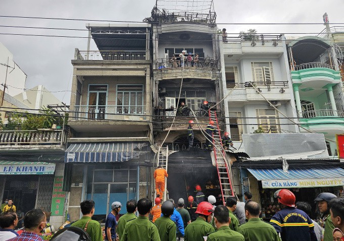 Hiện trường căn nhà cháy. Ảnh: Bùi Toàn Hiện trường căn nhà cháy. Ảnh: Bùi Toàn