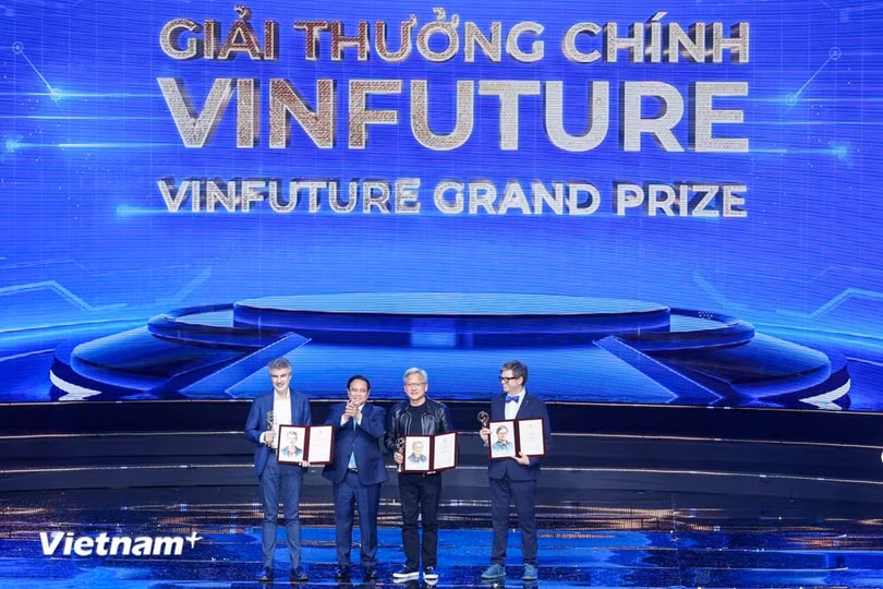 Giải thưởng Chính VinFuture 2024 đã được trao cho 5 nhà khoa học. (Ảnh: Minh Sơn/Vietnam+)