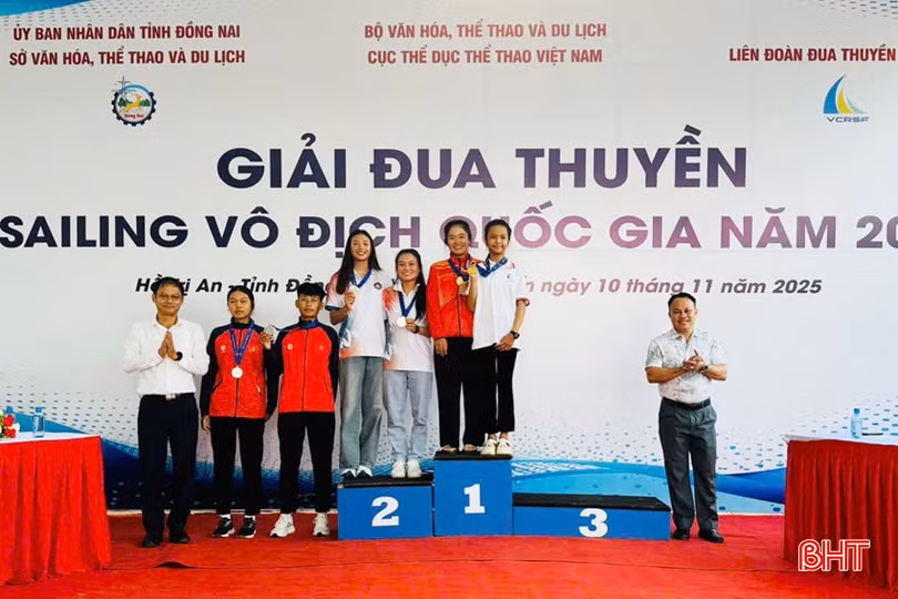 Các VĐV Nguyễn Trang Đài - Mai Thị Hoài Thu nhận HCB nội dung đôi nữ 470