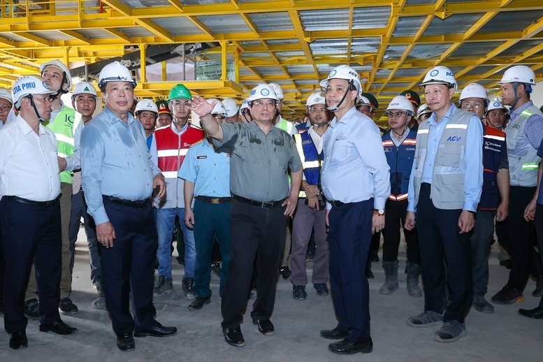 Theo Thủ tướng, việc hoàn thành dự án, đưa vào khai thác sớm có nhiều ý nghĩa quan trọng - Ảnh: VGP/Nhật Bắc Theo Thủ tướng, việc hoàn thành dự án, đưa vào khai thác sớm có nhiều ý nghĩa quan trọng - Ảnh: VGP/Nhật Bắc