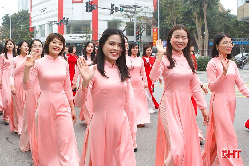 Chương trình “Cùng Việt Nam tiến bước” lan toả thông điệp “1 tỷ bước chân tiến vào kỷ nguyên mới” - hành động biểu trưng cho sự đoàn kết, đồng lòng hướng tới tương lai xanh, sạch, bền vững. bqbht_br_image-2-4401.jpg