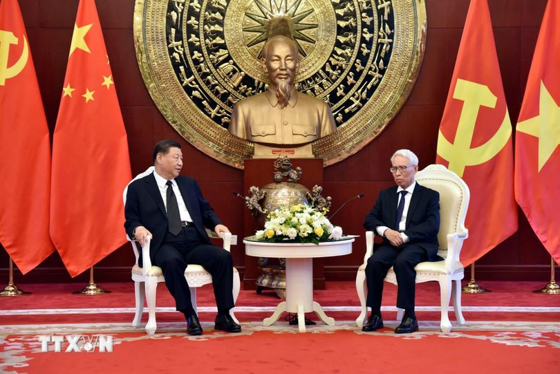 Tổng Bí thư, Chủ tịch Trung Quốc Tập Cận Bình thăm hỏi, chia buồn cùng Đại sứ VIệt Nam tại Trung Quốc Phạm Sao Mai. (Ảnh: Thành Dương/TTXVN) Tổng Bí thư, Chủ tịch Trung Quốc Tập Cận Bình thăm hỏi, chia buồn cùng Đại sứ VIệt Nam tại Trung Quốc Phạm Sao Mai. (Ảnh: Thành Dương/TTXVN)