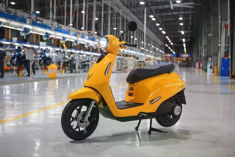 Xe máy điện VinFast vẫn chưa có tính năng tháo rời pin LFP để sạc nơi khác. Ảnh: Vĩnh Phúc.