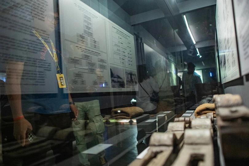 Tờ AP gợi ý du khách quốc tế có thể ghé Nhà tù Hỏa Lò (Hà Nội) để tìm hiểu về cuộc chiến chống Mỹ ở phía Bắc. Ảnh: Việt Linh.