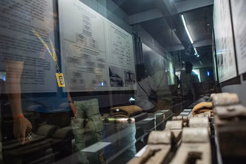 Tờ AP gợi ý du khách quốc tế có thể ghé Nhà tù Hỏa Lò (Hà Nội) để tìm hiểu về cuộc chiến chống Mỹ ở phía Bắc. Ảnh: Việt Linh.