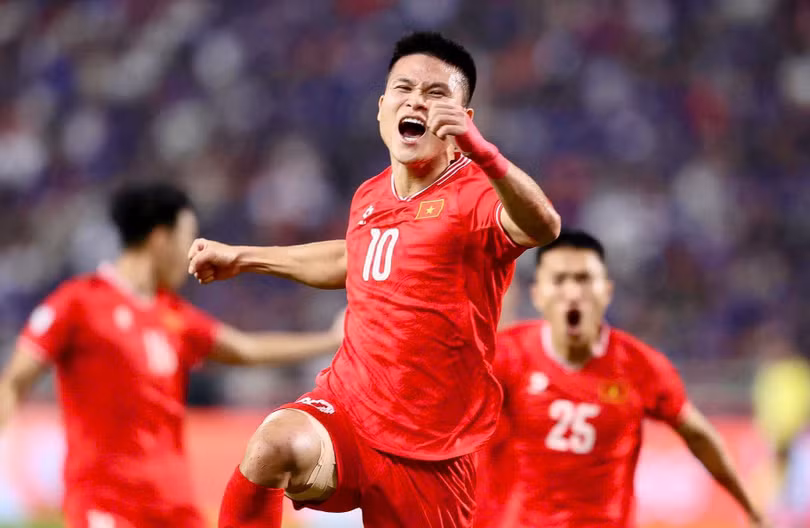 Tuyển Việt Nam có khởi đầu như mơ trên sân Rajamangala. Ảnh: Anh Tiến, Bảo Ngọc, Minh Chiến.