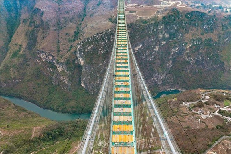Cây cầu Huajiang Grand Canyon ở phía Tây Nam tỉnh Quý Châu. Ảnh: THX/TTXVN img-proxy.jpg