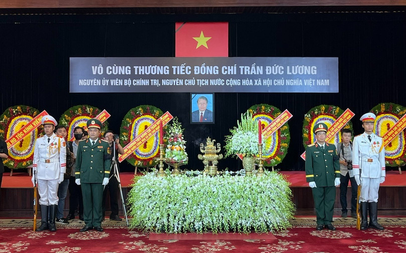 Ngày 24/5, tại Nhà Tang lễ Quốc gia - số 5 Trần Thánh Tông, Hà Nội, Ban Chấp hành Trung ương Đảng, Quốc hội, Chủ tịch nước, Chính phủ, Ủy ban Trung ương Mặt trận Tổ quốc Việt Nam và gia đình đã tổ chức trọng thể Lễ viếng đồng chí Trần Đức Lương, nguyên Ủy viên Bộ Chính trị, nguyên Chủ tịch nước Cộng hòa xã hội chủ nghĩa Việt Nam, theo nghi thức Quốc tang. Ảnh: VGP News. tphcm-17480464751041563413967-0.jpg