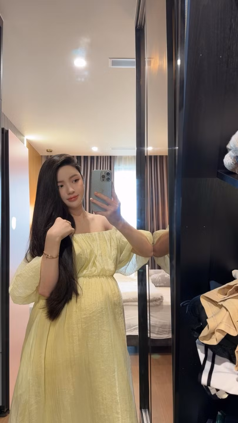 Thanh Huyền khi mang thai con đầu lòng.