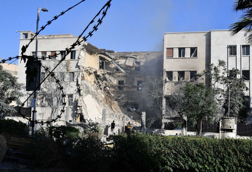 Trụ sở Tổng tư lệnh quân đội Syria ở Damascus bị phá huỷ sau vụ không kích của không lực Israel, ngày 16/7/2025. (Ảnh: THX/TTXVN). syria-israel.jpg