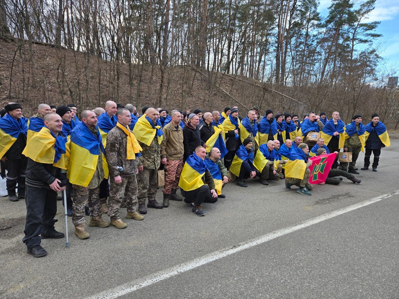 Các tù nhân Ukraine được trao trả tại một địa điểm không xác nhận. Ảnh: Ảnh: Volodymyr Zelensky/X. Các tù nhân Ukraine được trao trả tại một địa điểm không xác nhận. Ảnh: Ảnh: Volodymyr Zelensky/X.