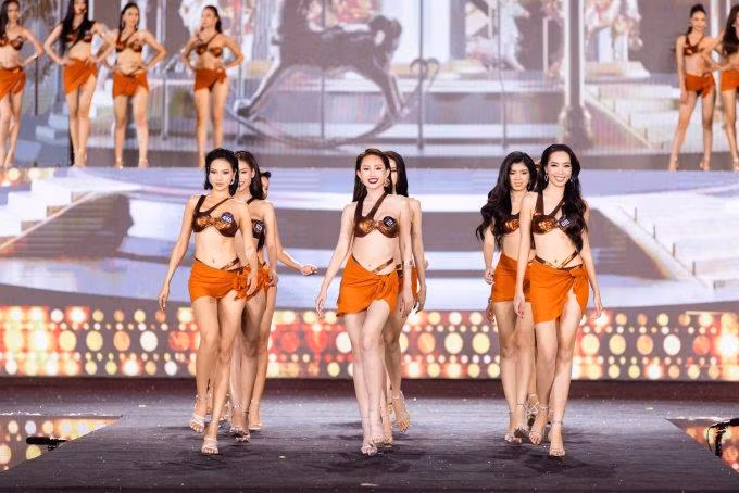 Các thí sinh trong phần thi áo tắm. Ảnh: Ban tổ chức cung cấp