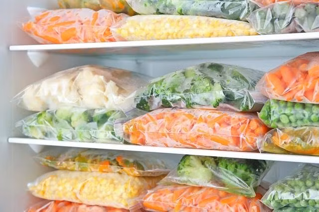 Đông lạnh rau quả đúng cách có thể bảo quản được nhiều chất dinh dưỡng.