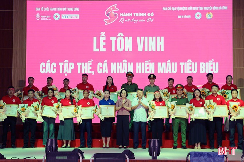 សមូហភាពចំនួន 4 និងបុគ្គលឆ្នើមចំនួន 19 នាក់ត្រូវបានប្រគល់ប័ណ្ណសរសើរដោយប្រធានគណៈកម្មាធិការប្រជាជនខេត្តក្នុងចលនាបរិច្ចាគឈាមដោយស្ម័គ្រចិត្ត។ canh-toan.jpg
