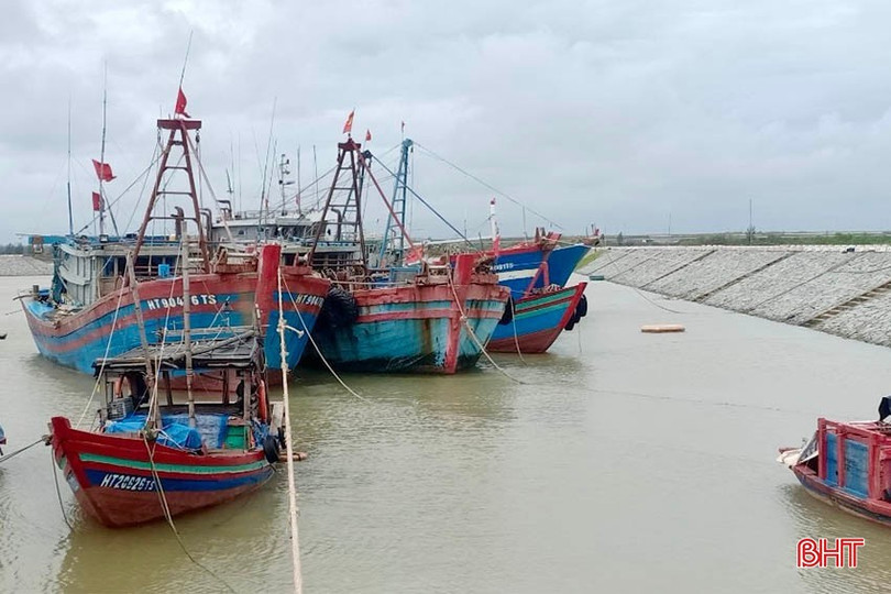 Cần thông báo ngay cho chủ các phương tiện, tàu thuyền đang hoạt động trên biển biết vị trí, hướng di chuyển và diễn biến của bão để chủ động phòng tránh. img-0977-2-copy.jpg