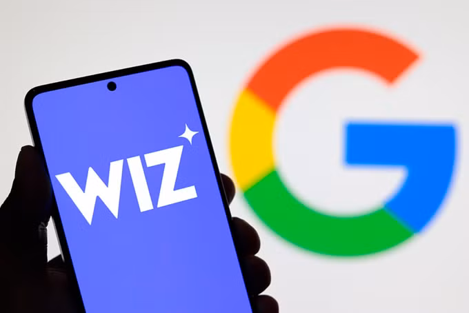 Logo Wiz trên một chiếc smartphone, phía sau là logo Google. Ảnh: Adobe