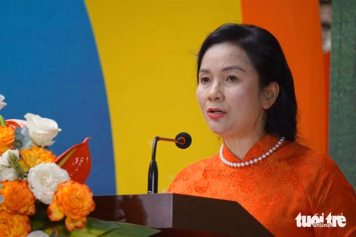 Bà Lê Thị Phượng - giám đốc Khu di tích Chủ tịch Hồ Chí Minh tại Phủ Chủ tịch - phát biểu tại lễ kỷ niệm - Ảnh: T.ĐIỂU