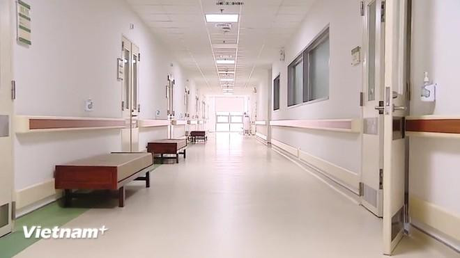 Ngoài công việc, Tổng Bí thư thường tập thể dục lúc sáng sớm và tối, đi bộ dọc hành lang bệnh viện. (Ảnh: PV/Vietnam+)