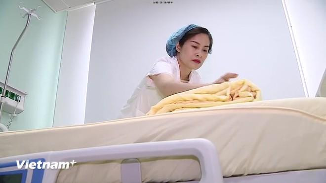 Chiếc chăn Tổng Bí thư dùng khi ở bệnh viện. (Ảnh: PV/Vietnam+)