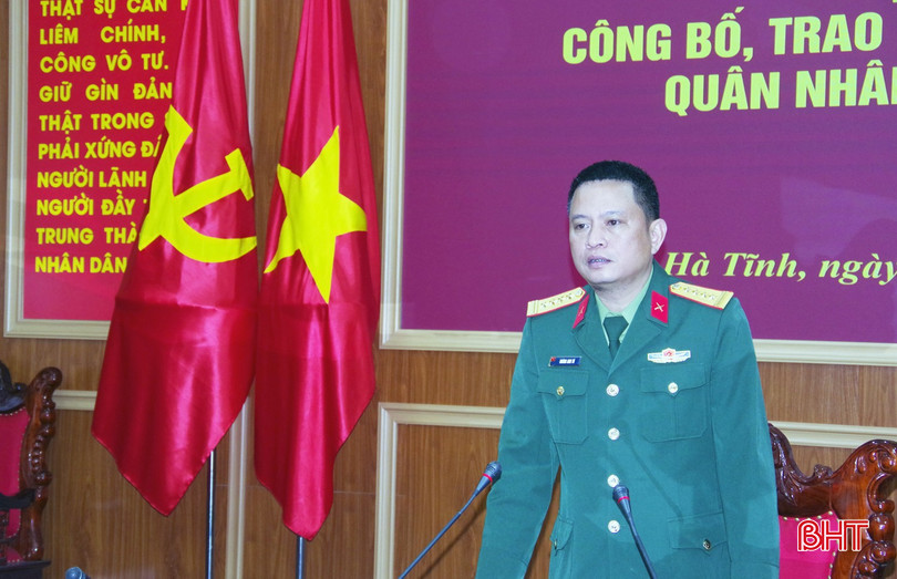 Đại tá Hoàng Anh Tú phát biểu giao nhiệm vụ cho QNCN nhận nhiệm vụ mới.