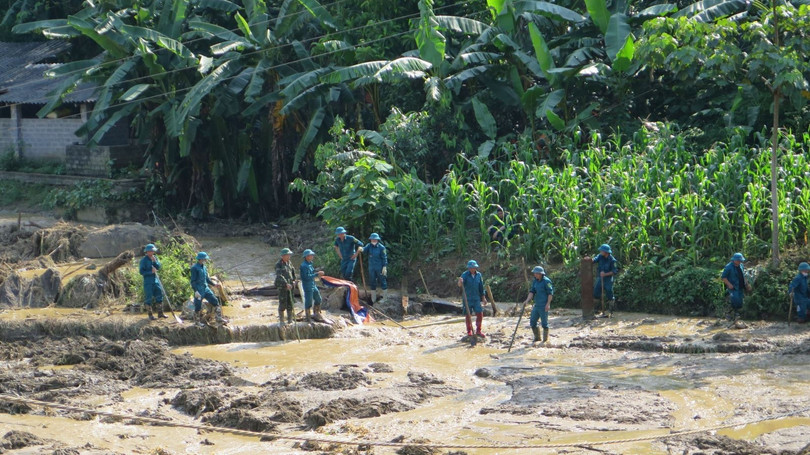 Công việc tìm kiếm người bị nạn tại Làng Nủ vẫn tiếp tục.