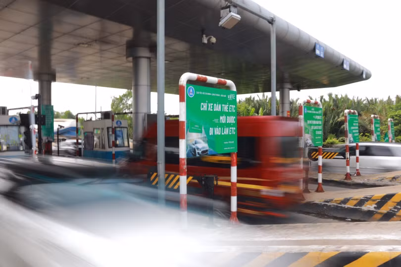 Hệ thống ETC bắt buộc xử lý giao dịch trong thời gian dưới 200 mili giây để duy trì tốc độ lưu thông tại làn thu phí. Ảnh minh họa: Quỳnh Danh.