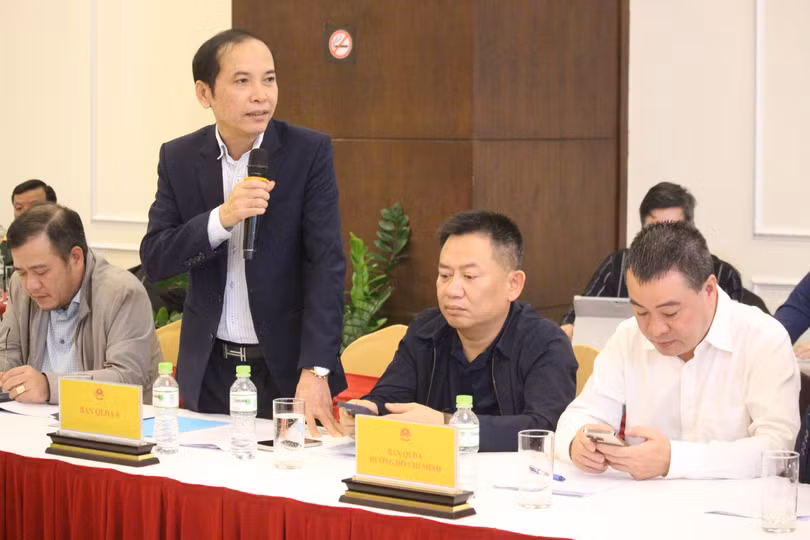 Ông Nguyễn Hữu Hải - Giám đốc Ban Quản lý dự án 6 giải đáp các kiến nghị của địa phương.