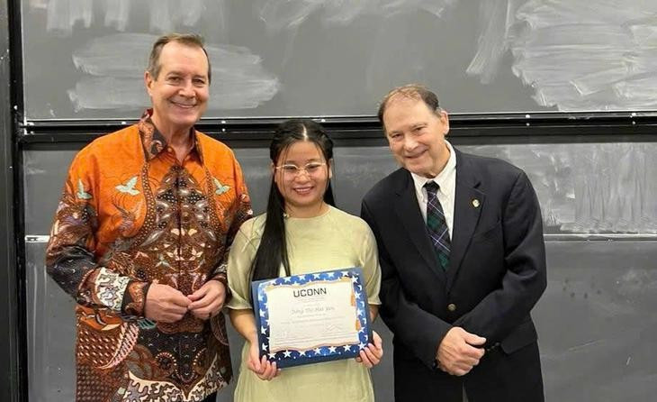 Yến nhận học bổng YSEALI của Chính phủ Mỹ tài trợ toàn phần để đi Mỹ trong vòng năm tuần học về lãnh đạo và đổi mới xã hội - Ảnh: NVCC