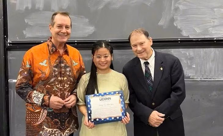 Yến nhận học bổng YSEALI của Chính phủ Mỹ tài trợ toàn phần để đi Mỹ trong vòng năm tuần học về lãnh đạo và đổi mới xã hội - Ảnh: NVCC