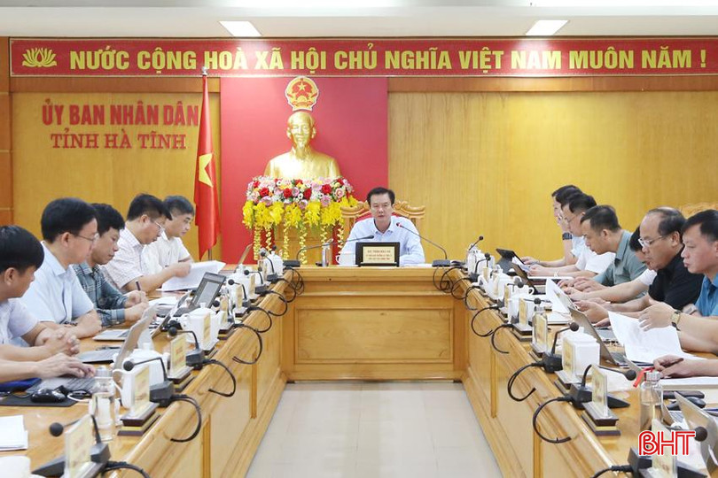 Phó Chủ tịch UBND tỉnh Trần Báu Hà chủ trì cuộc họp. 8B.jpg