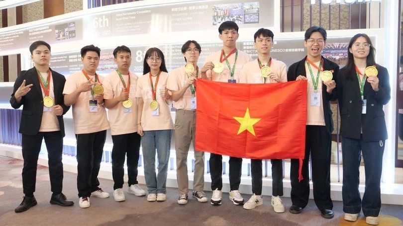 9 sinh viên Việt Nam đoạt giải trong Cuộc thi ICT Huawei 2024-2025. (Ảnh: Quang Hưng/TTXVN) ict-huaweijpg.jpg