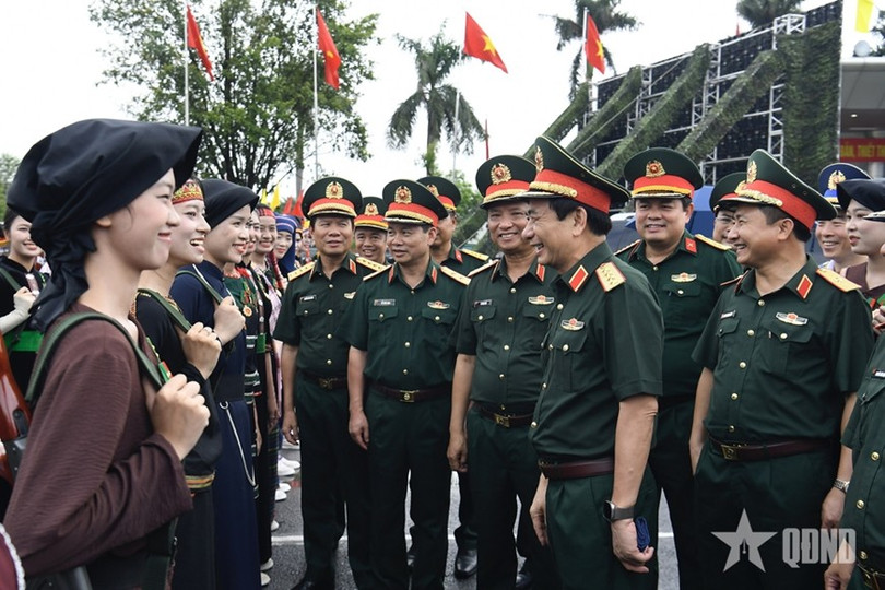 Đại tướng Phan Văn Giang cùng các đồng chí lãnh đạo Bộ Quốc phòng động viên các lực lượng. Đại tướng Phan Văn Giang cùng các đồng chí lãnh đạo Bộ Quốc phòng động viên các lực lượng.