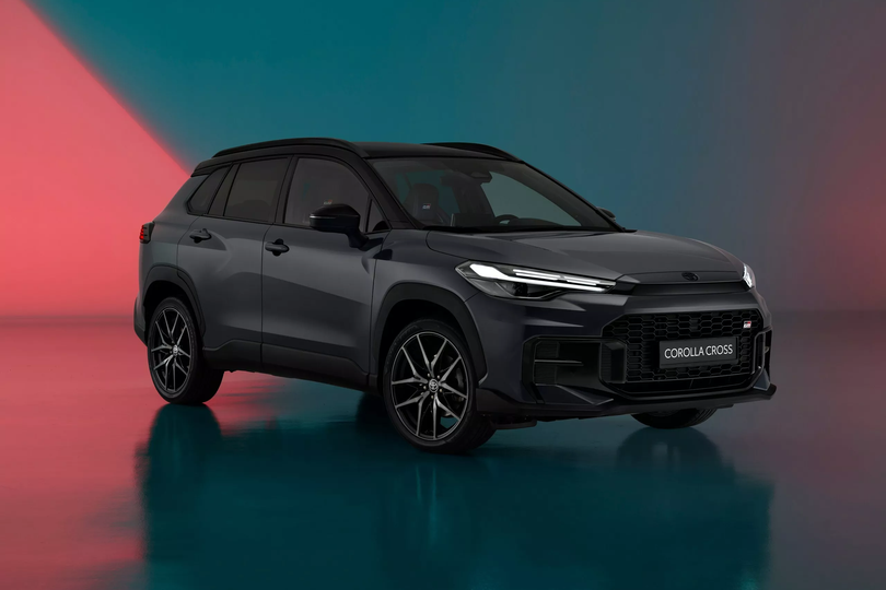 Tại châu Âu, Toyota Corolla Cross có 2 tùy chọn động cơ Hybrid 140 và Hybrid 200. Phiên bản Hybrid 140 sử dụng động cơ 4 xy-lanh thẳng hàng 1.8L, công suất tối đa 140 mã lực và mô-men xoắn 142 Nm.